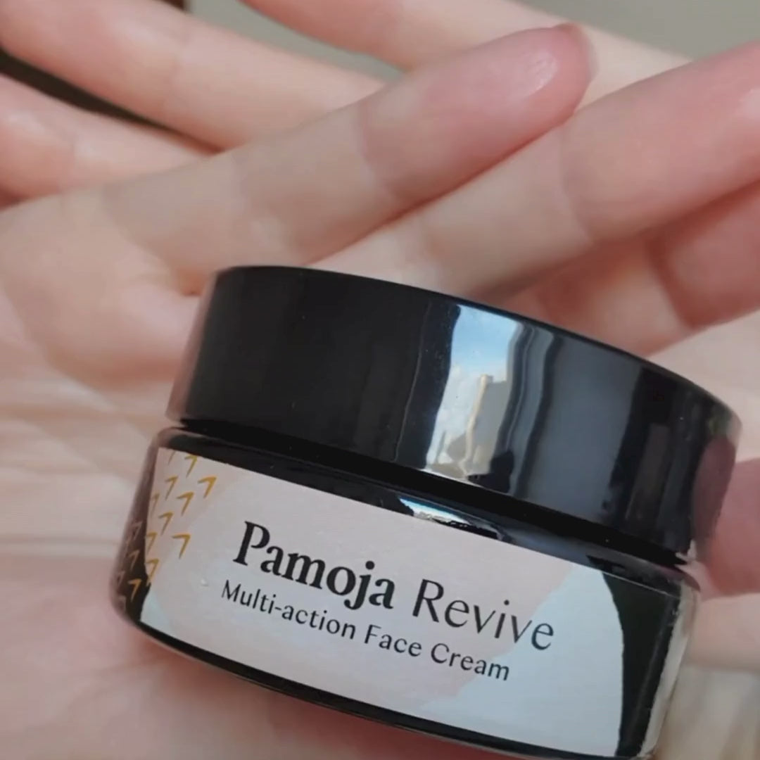 Video of a woman applying the Pamoja hydrating face cream for dry hormonal skin